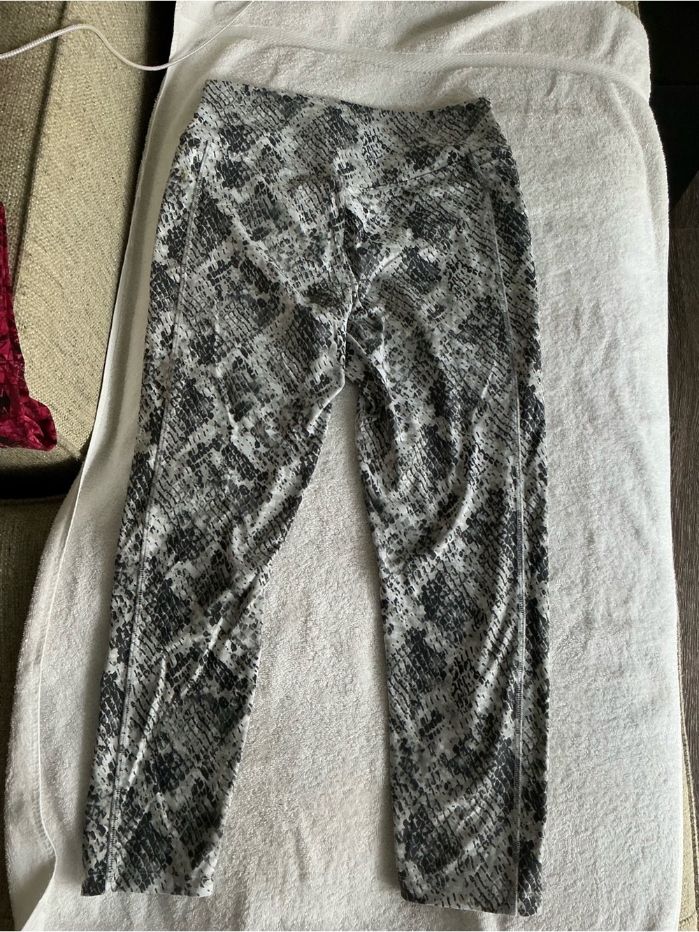 PINK Victoria's Secret Gray & Black Snake Print Leggings
